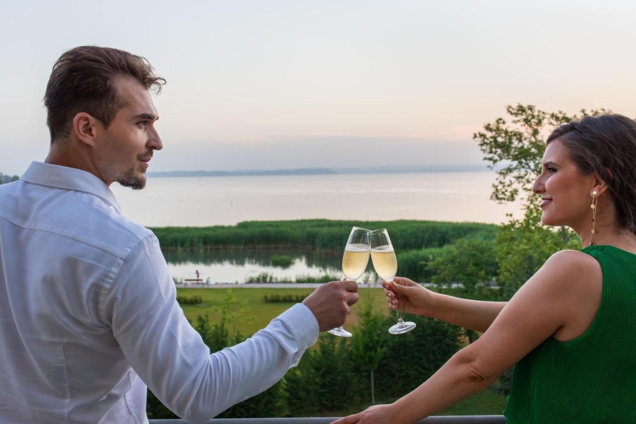 Hotel Azur Premium Шіофок Екстер'єр фото