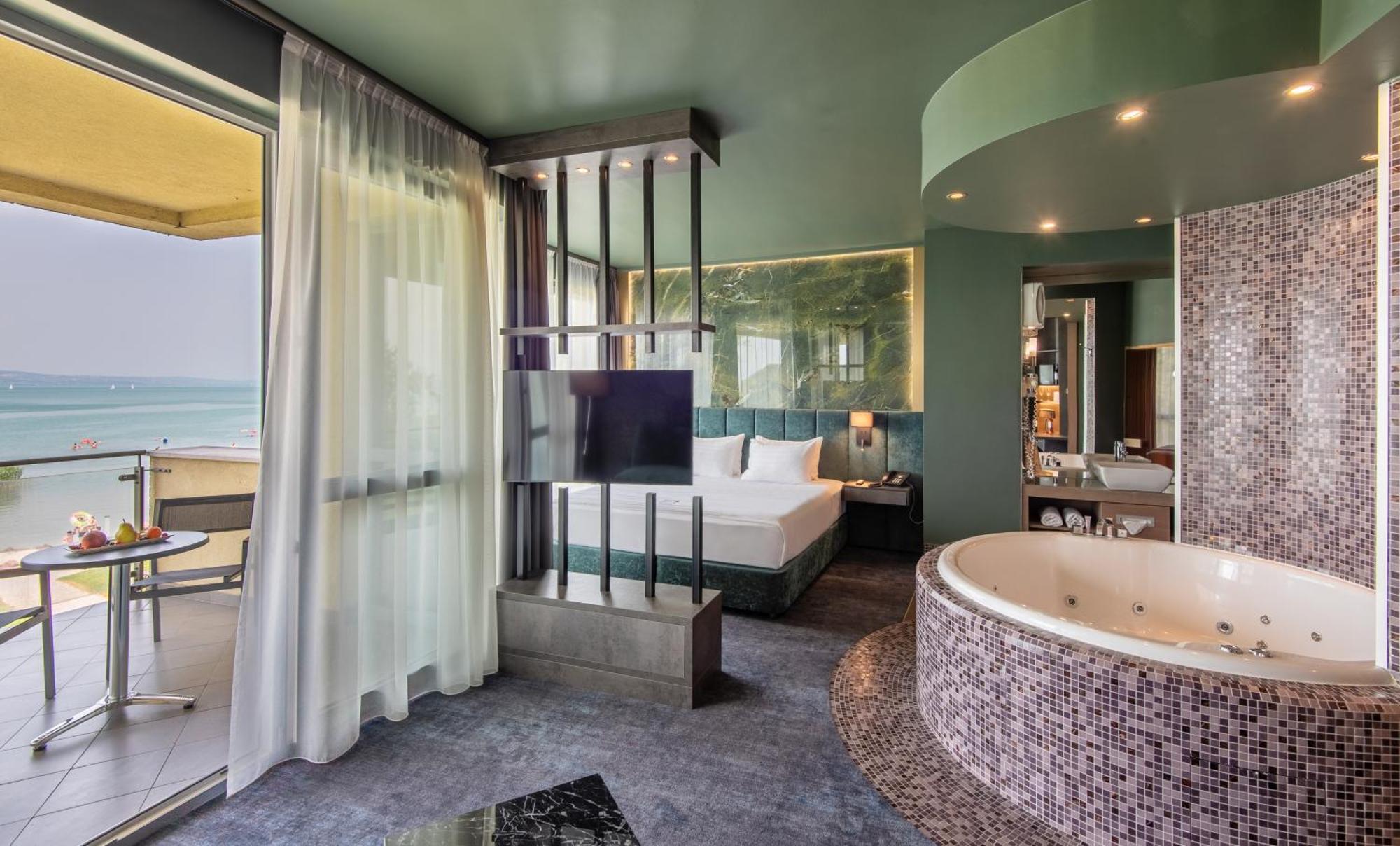 Hotel Azur Premium Шіофок Екстер'єр фото